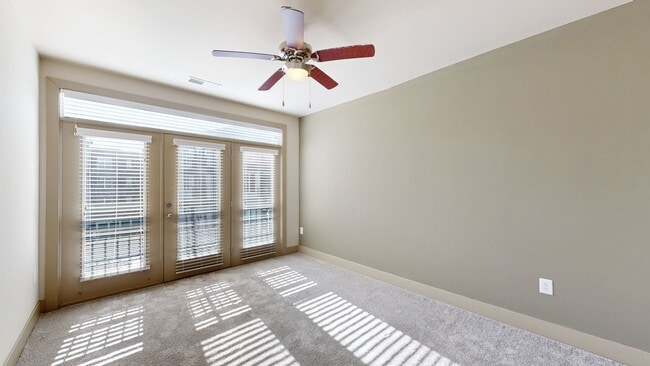 Interior Photo - Domain College Park