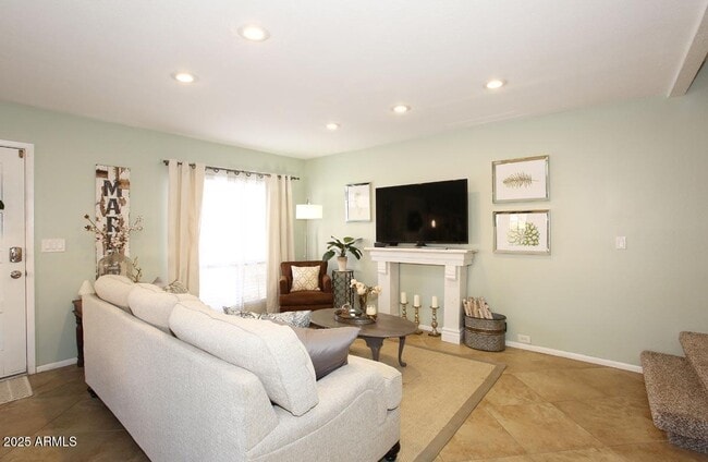 Building Photo - 10408 N 11th Pl