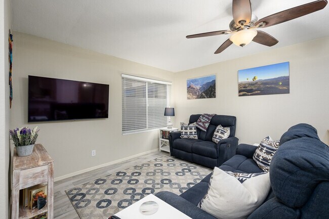 Foto del edificio - 4850 E Desert Cove Ave