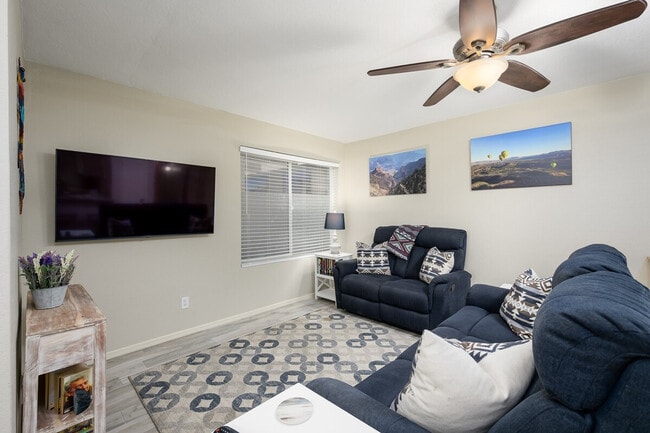 Building Photo - 4850 E Desert Cove Ave