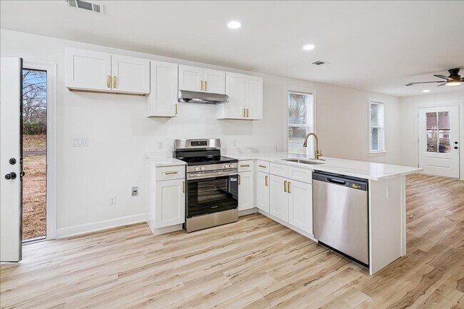 Building Photo - 2994 Grenadier Cove