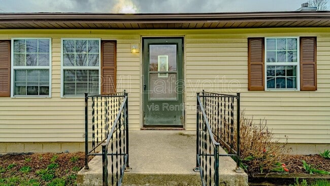 Building Photo - 2454 Poplar Ln
