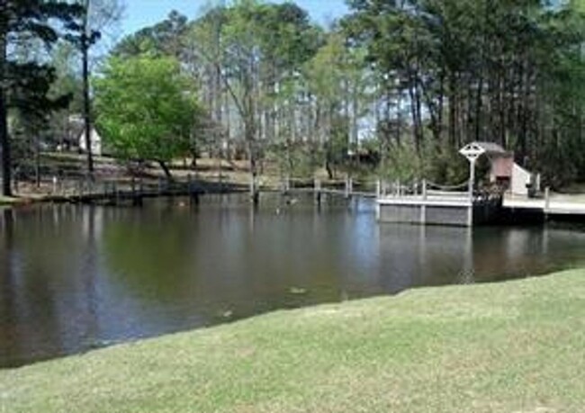 Building Photo - 661 Bartons Landing