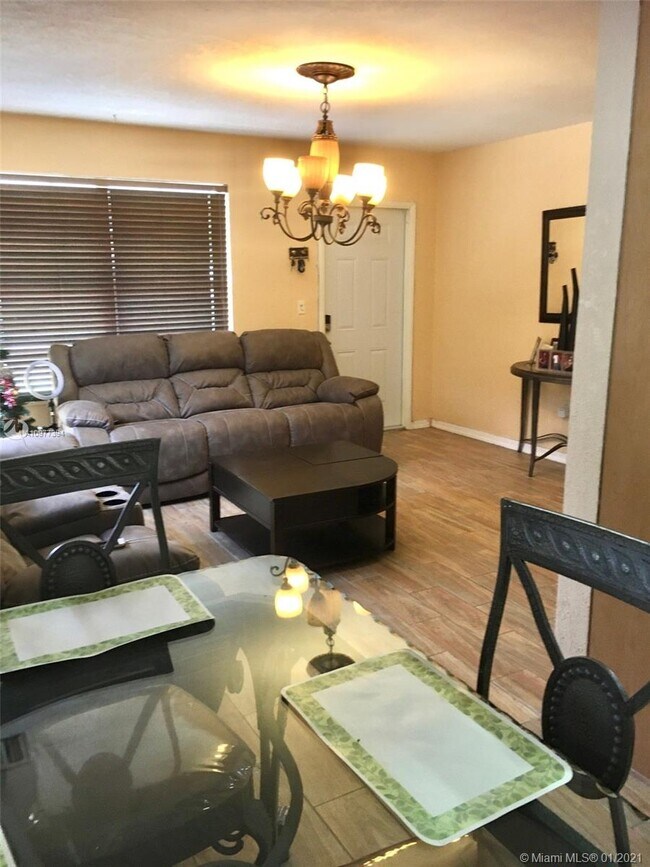 Foto del edificio - 1130 NE 211th Terrace