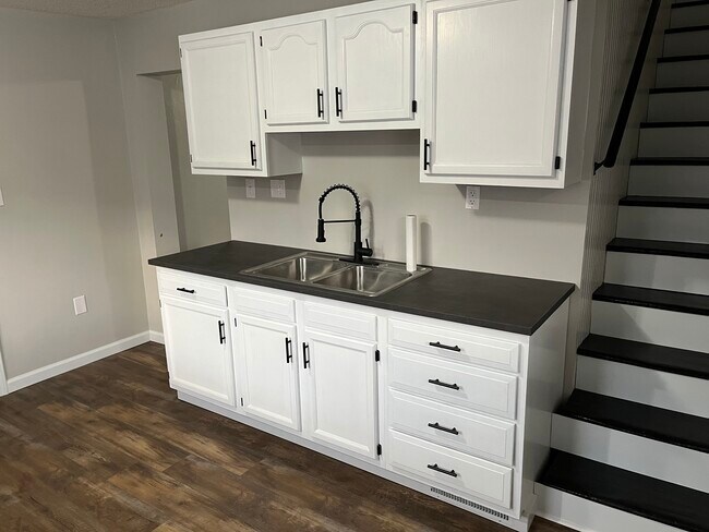 Building Photo - 1709 Cherry Way