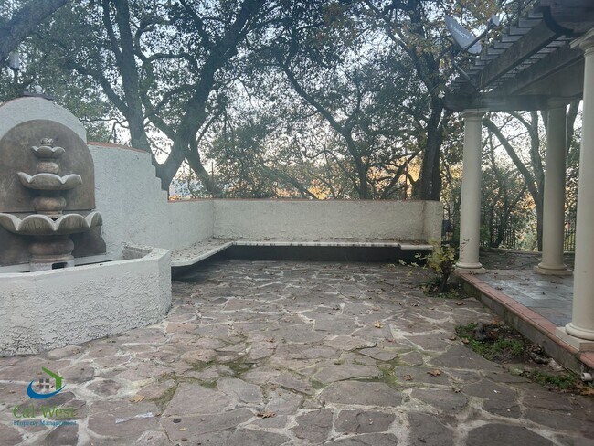 Foto del edificio - $4,595 - Large Gorgeous 3/2 Tri-Level Home with Beautiful Views in Gilroy near Wineries