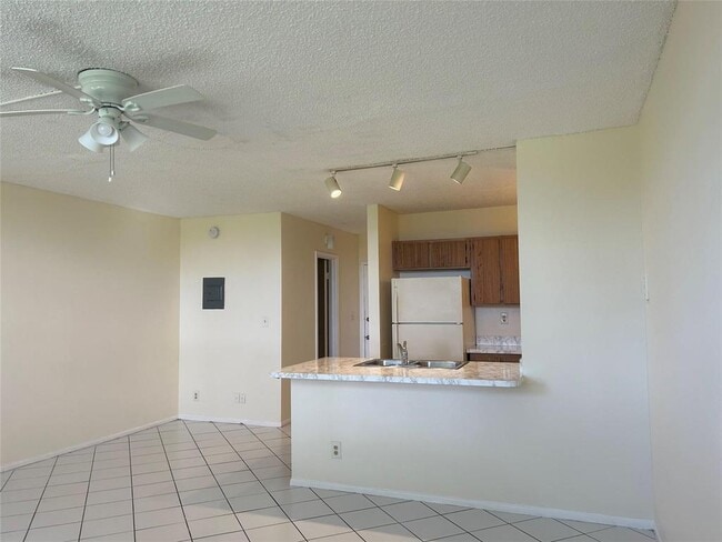 Foto del edificio - 2401 Riverside Dr