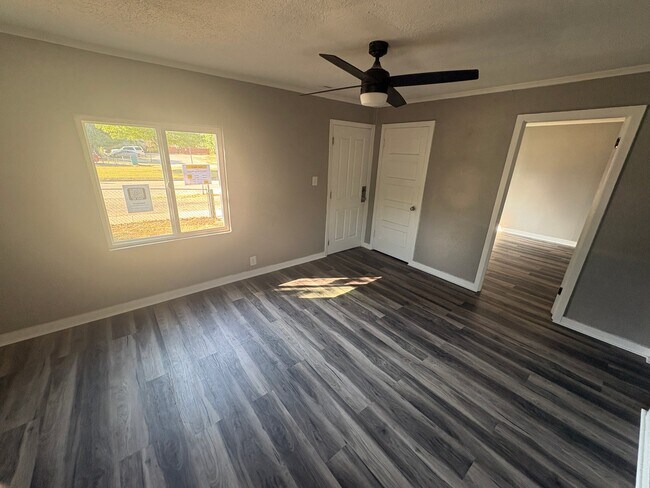 Foto del edificio - 3904 E Ross Pkwy