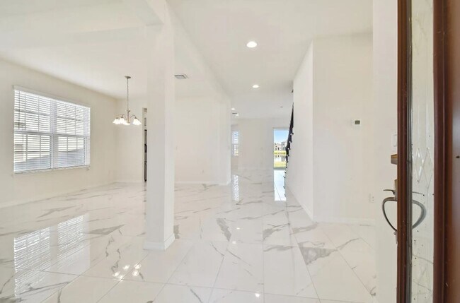 Building Photo - Stunning 4-Bedroom Home in Riverview, FL!