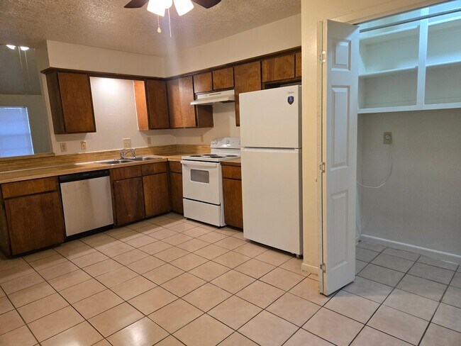 Foto del edificio - 3319 Bluestem Cir