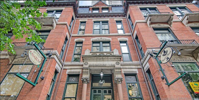 Foto del edificio - 42 E Chicago Ave
