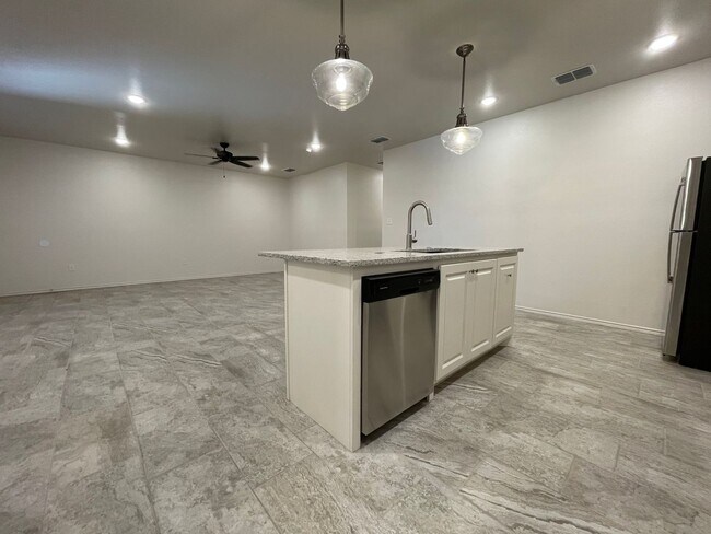 Foto del edificio - Recently Built Townhome in North Lubbock