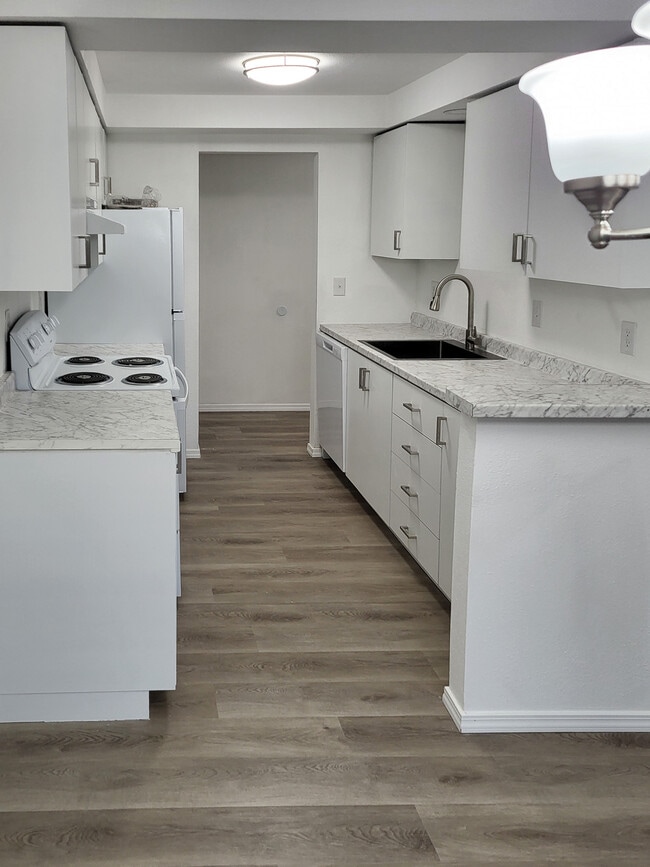 Building Photo - Towne South Apartments