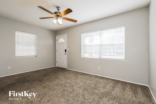 Building Photo - 425 Hampton Ave