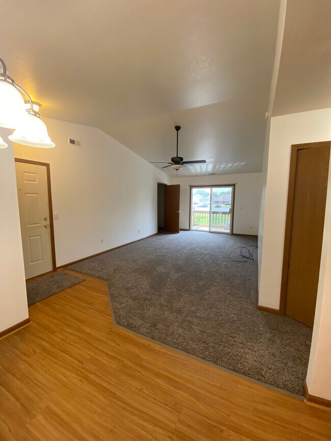Foto del edificio - 7483 Crosscreek Dr