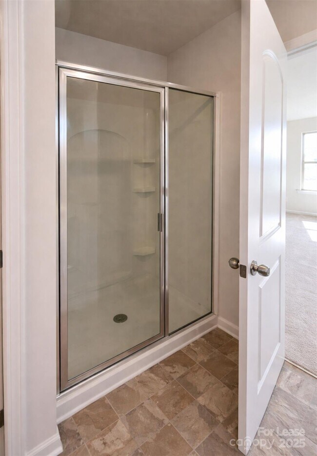 Foto del edificio - 5015 Weddington Rd