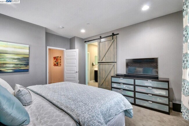 Building Photo - 5563 Azalea Way
