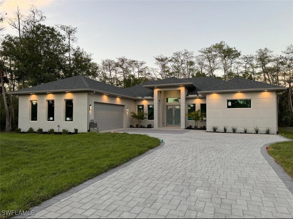 Foto principal - 2461 Golden Gate Blvd E