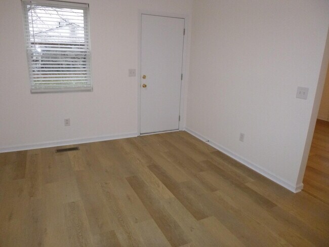 Building Photo - 1208 Fiesta Way