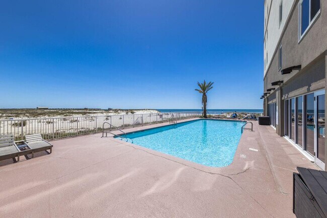 Foto del edificio - 561 E Beach Blvd