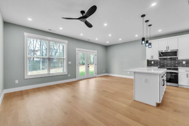 Foto del edificio - Updated 3-Bedroom, 2.5-Bathroom Townhome Gem in Landrum