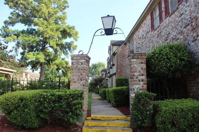 Building Photo - 14719 Barryknoll Ln