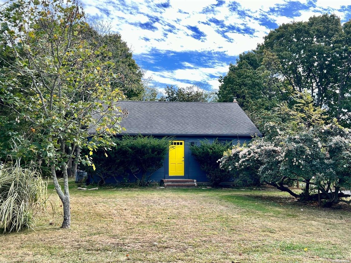 Primary Photo - 285 Oyster Ponds Ln