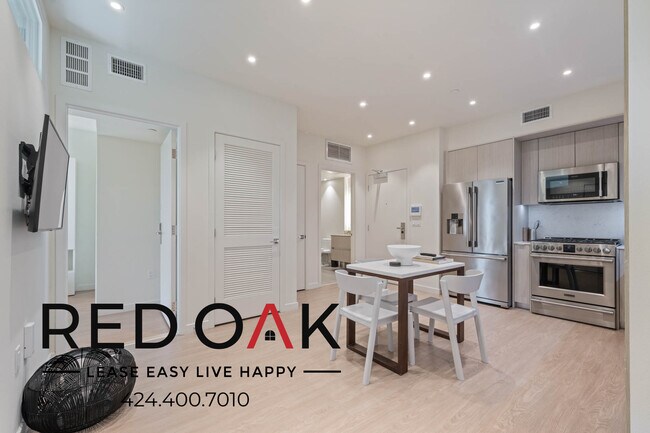 Foto del edificio - ~8 WEEKS FREE~ Opulent Bachelor, a Private...