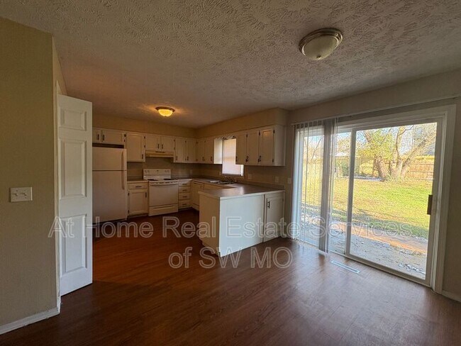 Foto del edificio - 936 S Main Ave