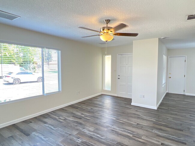 Building Photo - Northwest Bakersfield Home