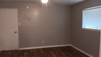 Building Photo - 7107 Briarfield Dr