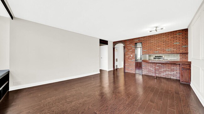Foto del edificio - 5100 N Marine Dr