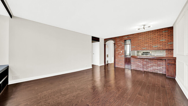 Building Photo - 5100 N Marine Dr