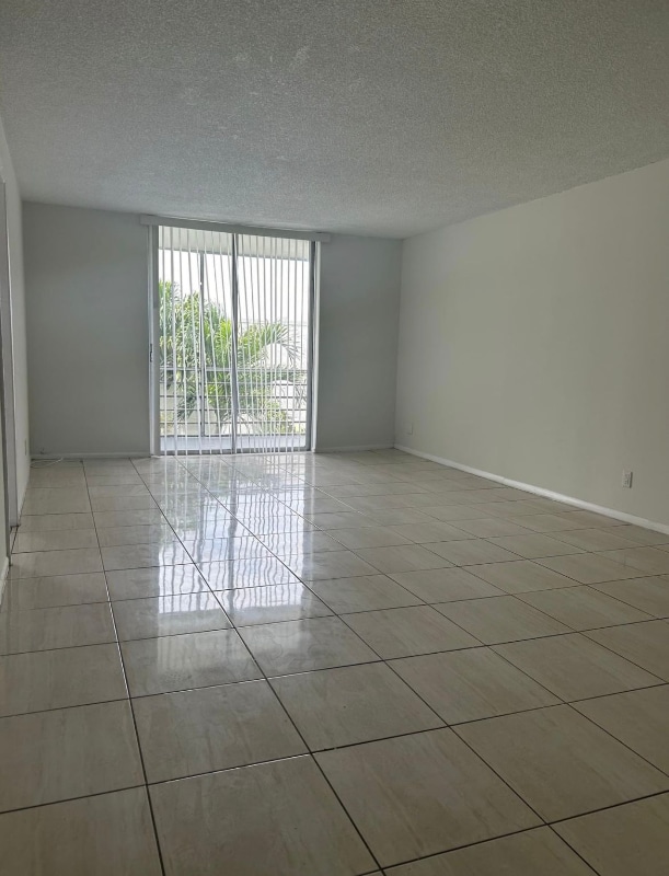 Building Photo - 3181 W Hallandale Beach Blvd