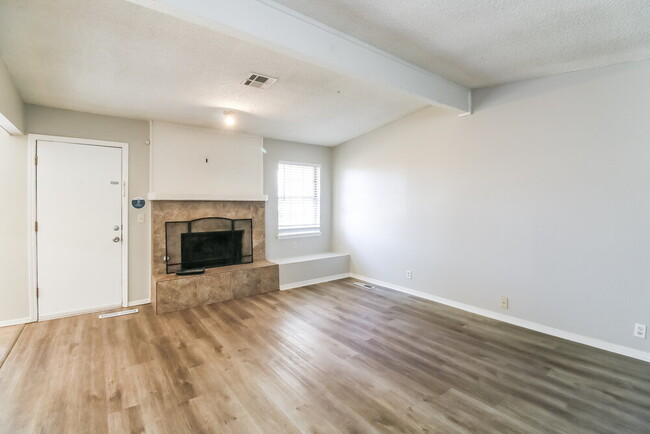 Building Photo - 10327 Fairfax Ln