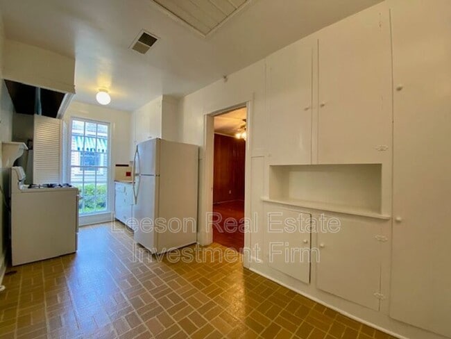 Building Photo - 3429 Beverly Pl