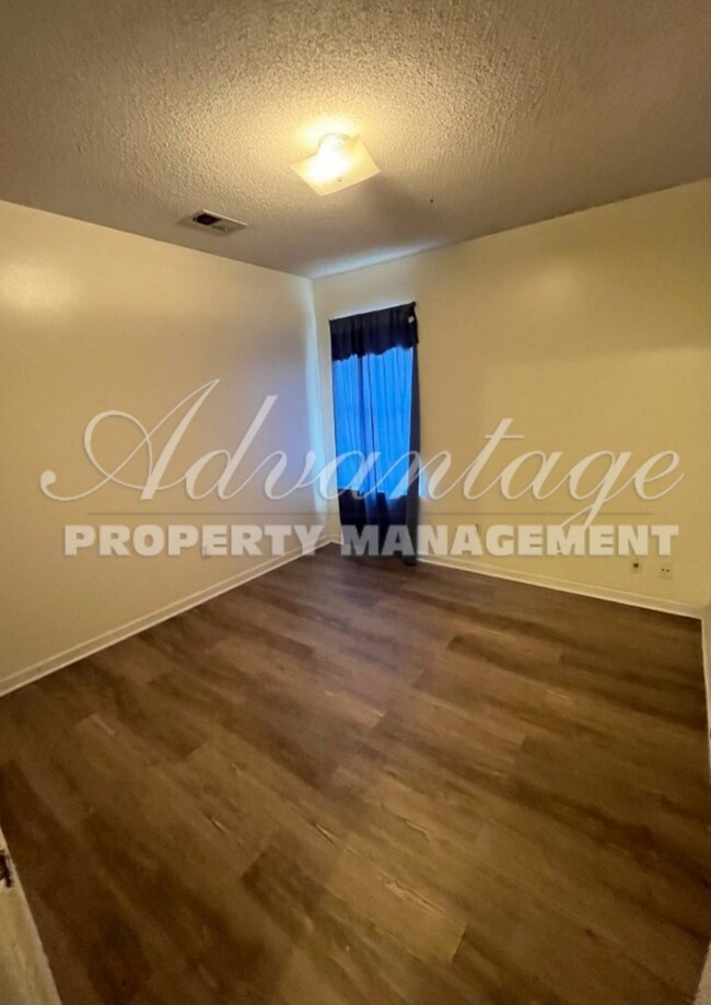 Building Photo - Newly Renovated Home In Riverdale
