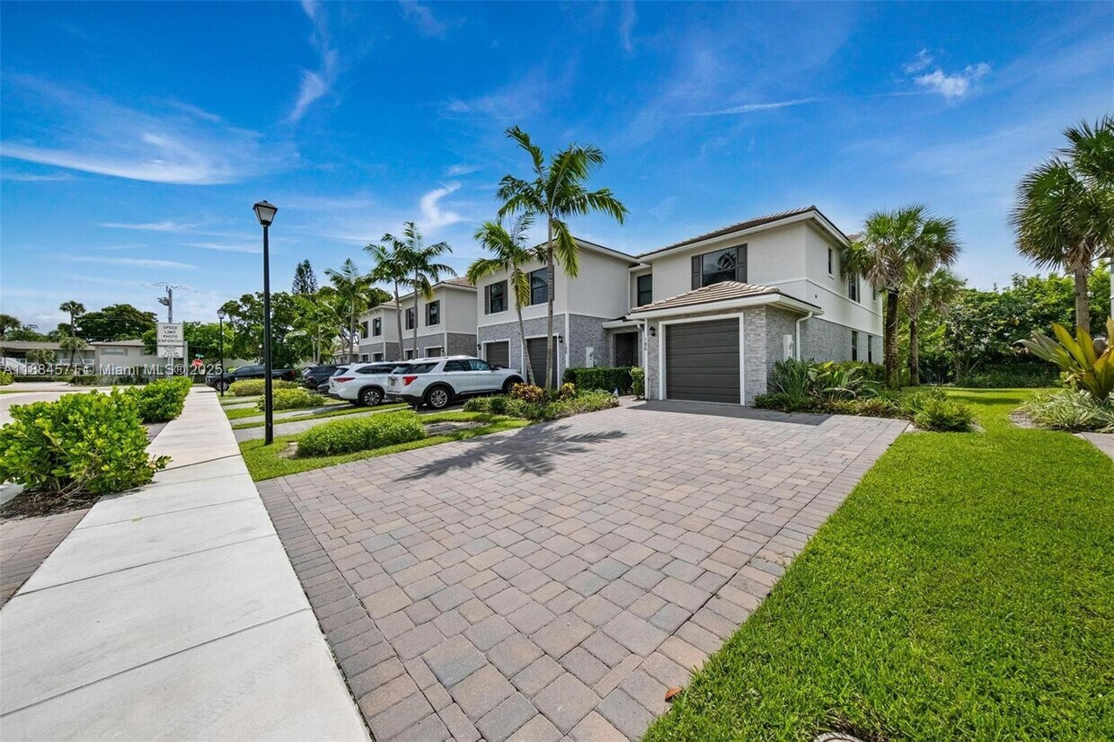 Foto principal - 186 SE 5th Ct