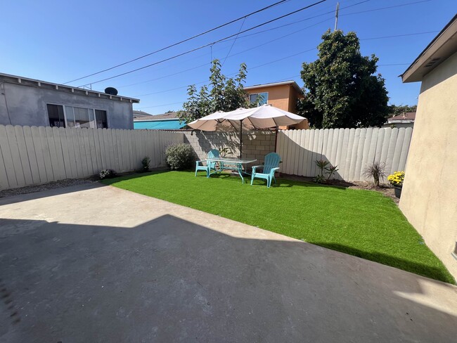 Building Photo - 14405 Kingsdale Ave