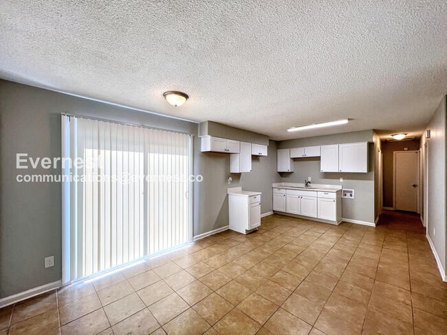 Foto del edificio - 2645 Eastbrook Dr