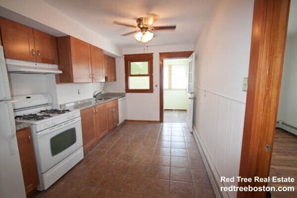 Building Photo - 15 Linden St