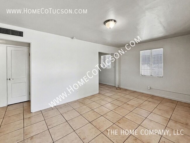 Building Photo - 2607 E Beverly Dr