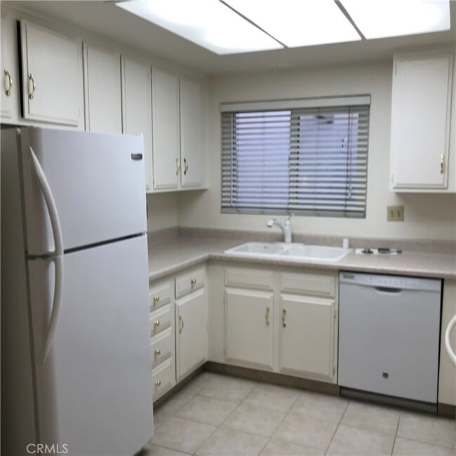 Building Photo - 2405 Via Mariposa W