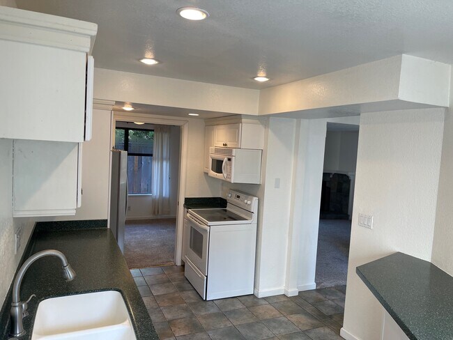Building Photo - 2605 Mallory Ln