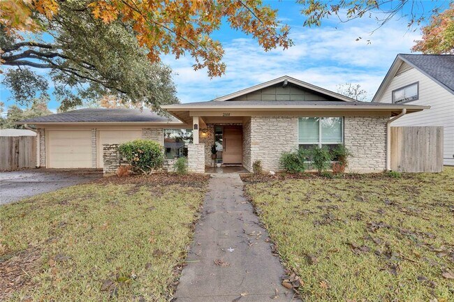 Foto del edificio - 2108 Wooten Dr