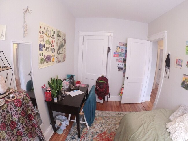 Building Photo - 4 Bedroom