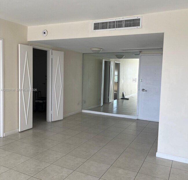 Building Photo - 5161 Collins Ave