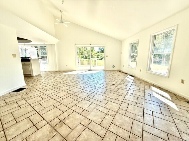 Building Photo - 151 Bailey Ave