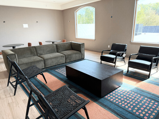 Club room - 201 Newark Pompton Turnpike