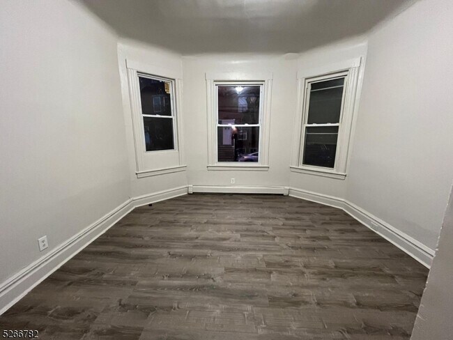 Building Photo - 39 3rd St